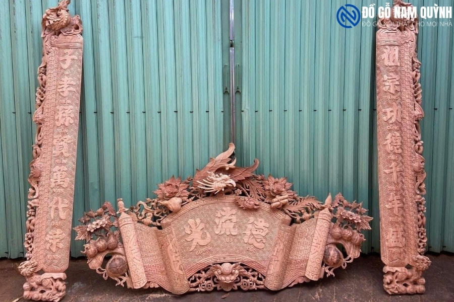 Bộ cuốn thư câu đối phượng với các chữ đục sắc nét