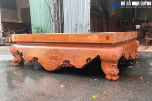 sập chân quỳ nguyên khối gỗ hương Nam Phi nhìn ở một góc khác
