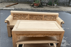 Tổng quan mặt trước kỷ dài bộ trường kỷ tích tam quốc gỗ gụ lào hàng đại có tại Đồ Gỗ Nam Quỳnh