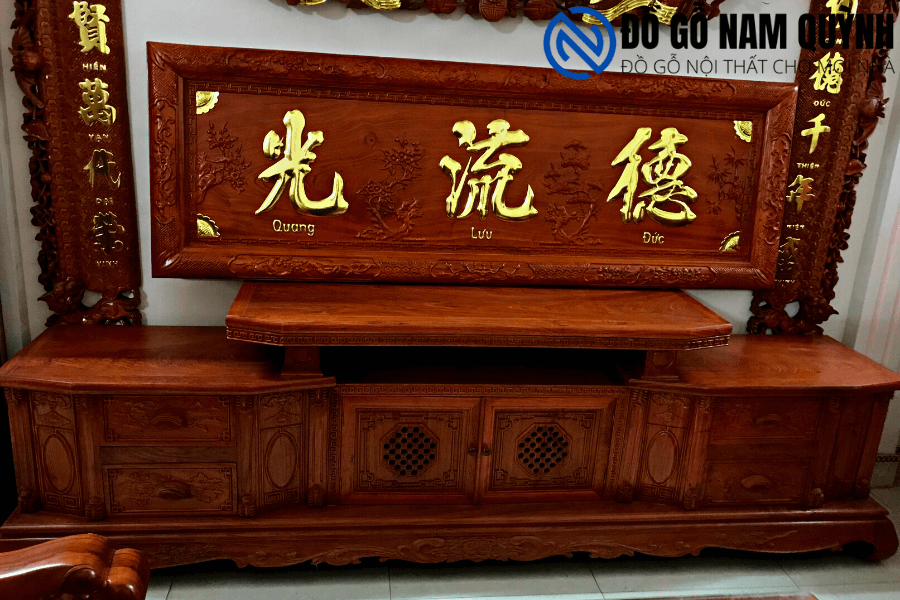 Ke-tivi-phong-khach-go-huong-da-dep (1) Kệ tivi phòng khách gỗ hương đá đẹp tại Đồ Gỗ Nam Quỳnh