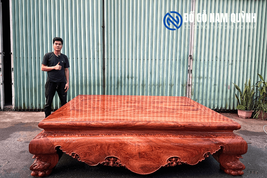 mau-sap-chan-quy-da-ca-go-huong-da-kich-thuoc-2mx2m4-chon-van-sieu-dep (1) (1) Mẫu sập chân quỳ dạ cá gỗ hương đá chọn vân vip tại Đồ Gỗ Nam Quỳnh